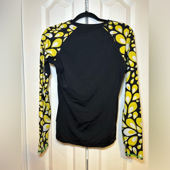 The North Face - Black & Yellow Fitted Long Sleeve Floral Pullover Stretchy Top - Picture 8 of 8